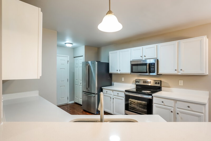 1,920/Mo, 2835 Filbert St Raleigh, NC 27610 Kitchen View 2