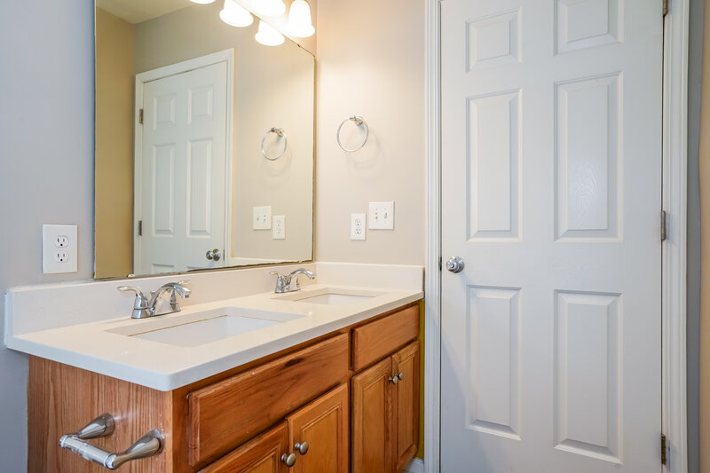 1,920/Mo, 2835 Filbert St Raleigh, NC 27610 Bathroom View