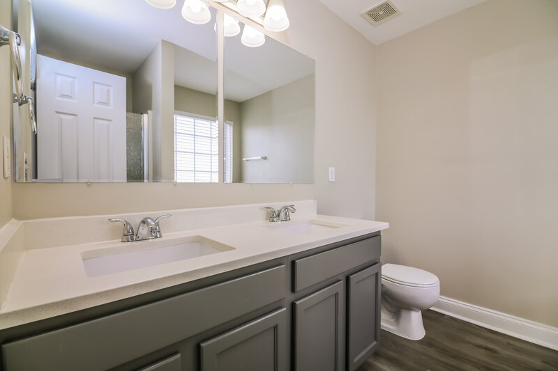 2,590/Mo, 1032 Breeze Ln Clayton, NC 27520 Main Bathroom View