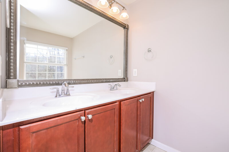 2,000/Mo, 1304 Cathedral Rock Ct Raleigh, NC 27610 Main Bathroom View