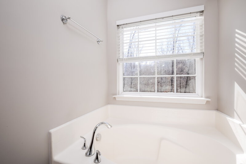 2,000/Mo, 1304 Cathedral Rock Ct Raleigh, NC 27610 Bathroom View