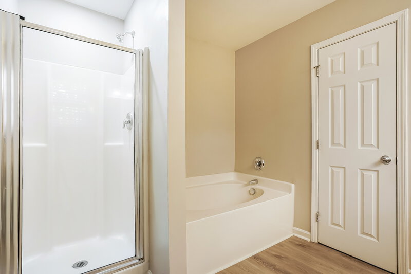 1,705/Mo, 230 Appsmill Pl Fuquay Varina, NC 27526 Main Bathroom View 2