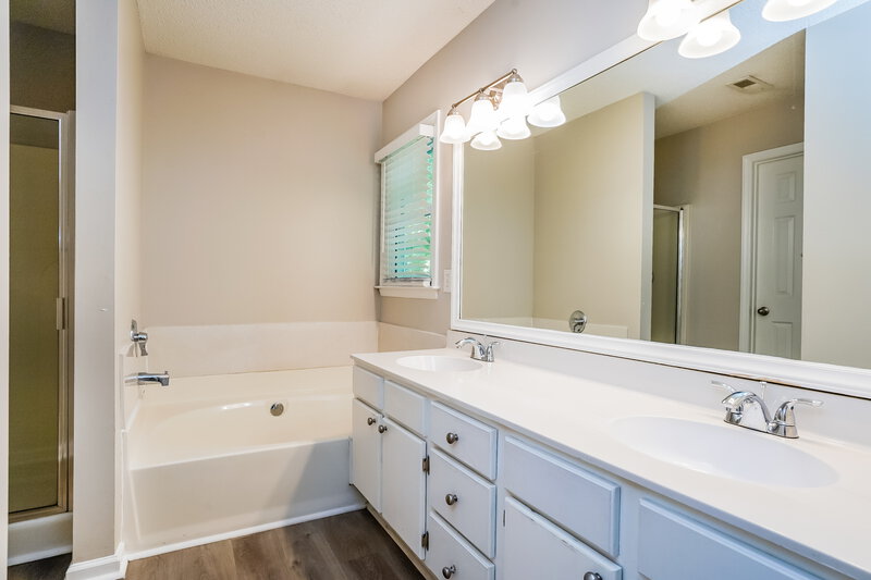 1,975/Mo, 5321 Pronghorn Ln Raleigh, NC 27610 Main Bathroom View