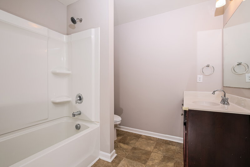 1,910/Mo, 559 Green Willow Circle Wendell, NC 27591 Bathroom View