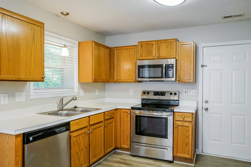 2,050/Mo, 113 River Hills Dr Clayton, NC 27527 Kitchen View