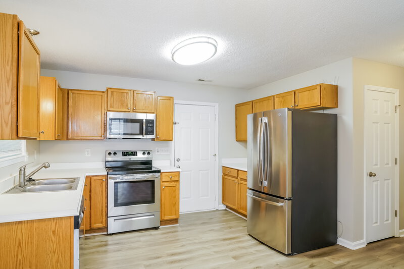 2,050/Mo, 113 River Hills Dr Clayton, NC 27527 Kitchen View 2