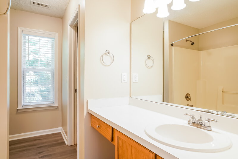 2,050/Mo, 113 River Hills Dr Clayton, NC 27527 Main Bathroom View