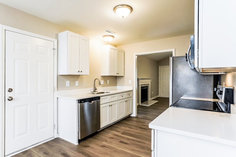 1,800/Mo, 4009 Scofield Drive Raleigh, NC 27610 Kitchen View 2