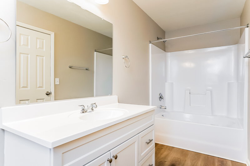1,800/Mo, 4009 Scofield Drive Raleigh, NC 27610 Bathroom View 2