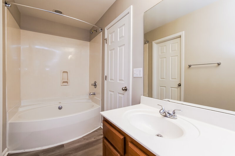 1,915/Mo, 3651 Marshlane Way Raleigh, NC 27610 Main Bathroom View