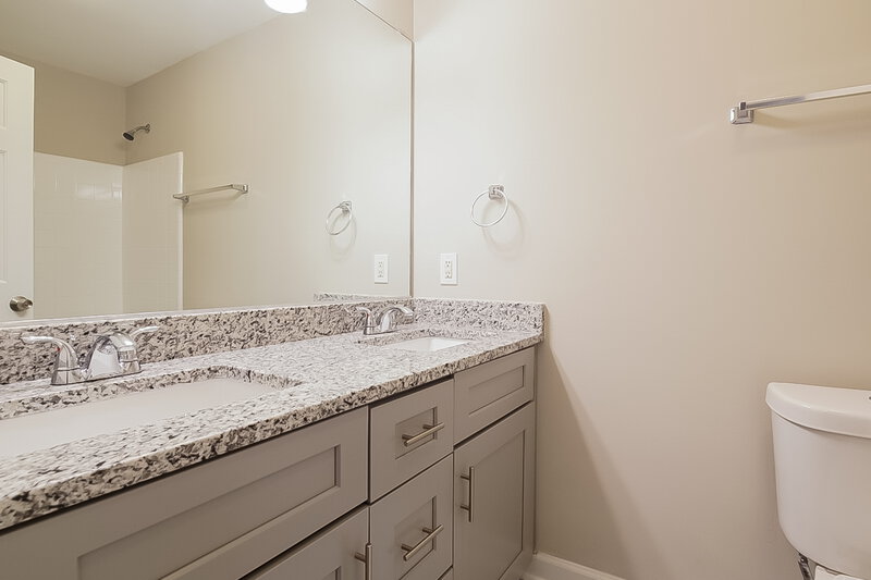 0/Mo, 900 Birkdale Dr Clayton, NC 27527 Bathroom View