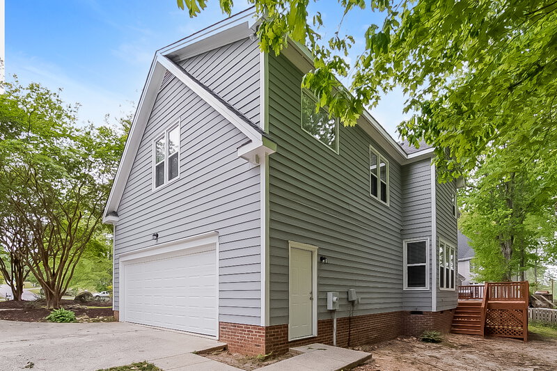 0/Mo, 900 Birkdale Dr Clayton, NC 27527 Garage View