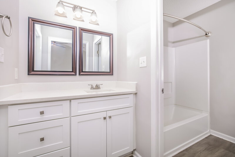 1,780/Mo, 1432 Smokey Mountain Dr Zebulon, NC 27597 Main Bathroom View