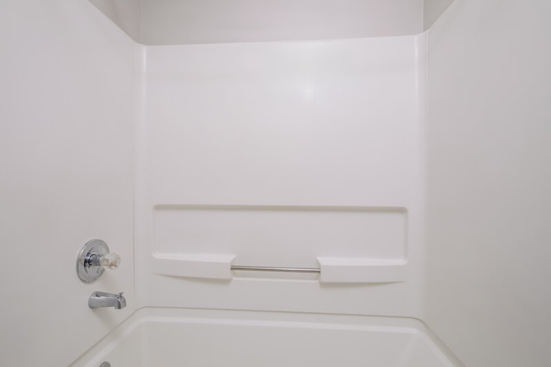 1,780/Mo, 1432 Smokey Mountain Dr Zebulon, NC 27597 Main Bathroom View 2