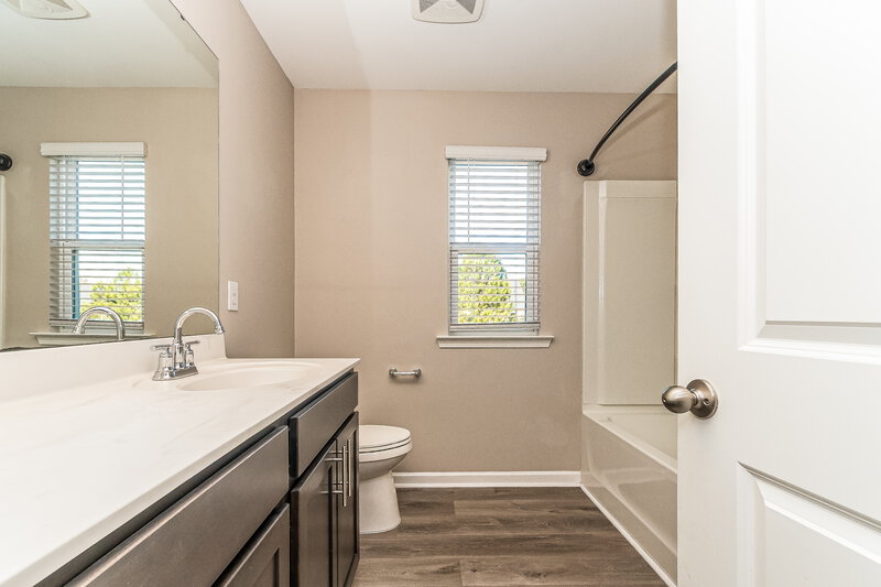 2,410/Mo, 231 Pilsen Dr Fuquay Varina, NC 27526 Bathroom View 2