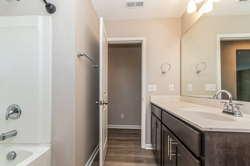 2,410/Mo, 231 Pilsen Dr Fuquay Varina, NC 27526 Bathroom View 3