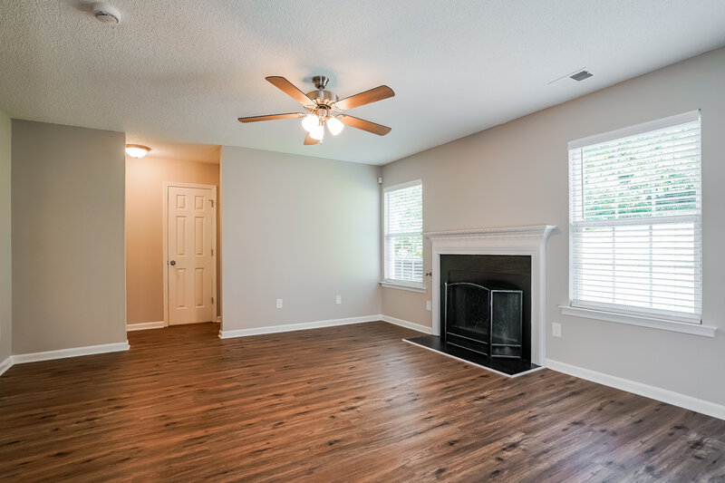 1,775/Mo, 5911 Endsley Ct Raleigh, NC 27610 Living Room View