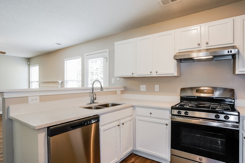 1,775/Mo, 5911 Endsley Ct Raleigh, NC 27610 Kitchen View 2