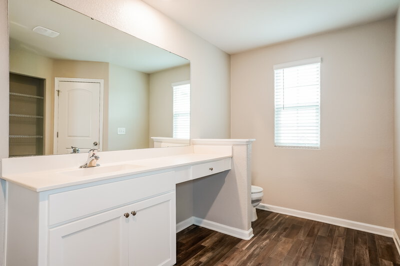 1,840/Mo, 704 Crackling Ct Zebulon, NC 27597 Main Bathroom View 2