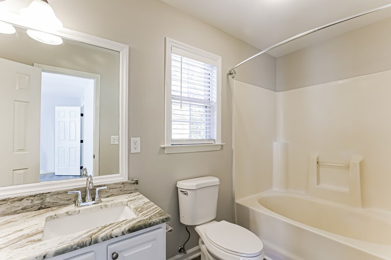 1,705/Mo, 509 Flaherty Ave Wake Forest, NC 27587 Main Bathroom View