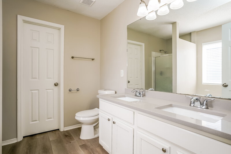 1,920/Mo, 3168 Varcroft Rd Knightdale, NC 27545 Main Bathroom View
