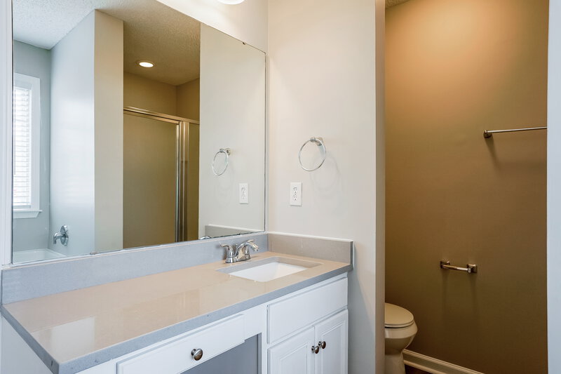 1,925/Mo, 4632 Six Siblings Cir Raleigh, NC 27610 Main Bathroom View