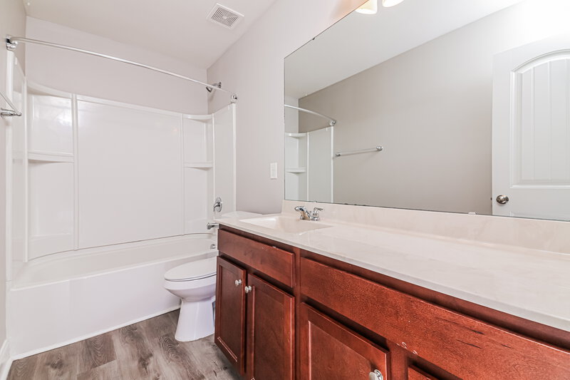 2,205/Mo, 3600 Sunbright Ln Raleigh, NC 27610 Bathroom View