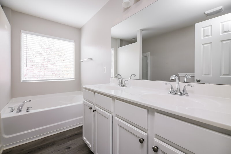 1,880/Mo, 305 Farrington Dr Clayton, NC 27520 Main Bathroom View