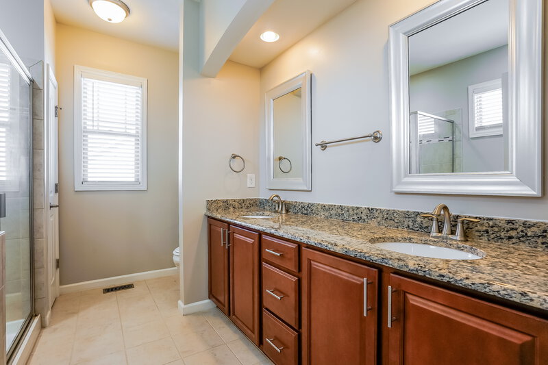 1,955/Mo, 149 Heathwood Dr Clayton, NC 27527 Main Bathroom View