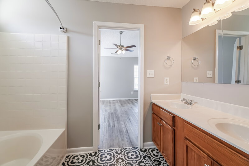 2,195/Mo, 5716 Enoree Ln Raleigh, NC 27616 Main Bathroom View