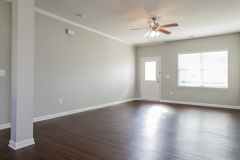 2,770/Mo, 46 W Painted Way Clayton, NC 27527 Living Room View