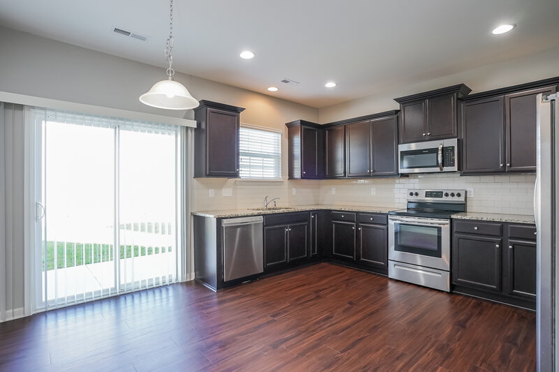 2,770/Mo, 46 W Painted Way Clayton, NC 27527 Kitchen View