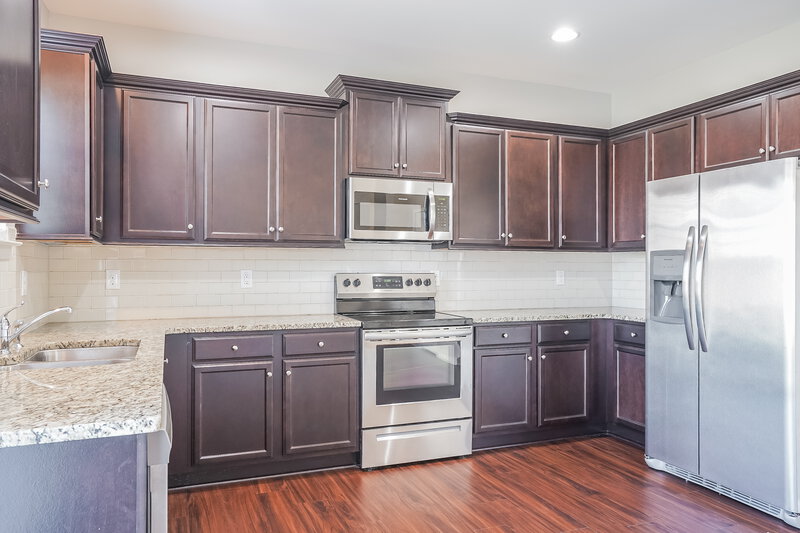 2,770/Mo, 46 W Painted Way Clayton, NC 27527 Kitchen View 2