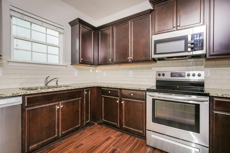 2,045/Mo, 46 W Painted Way Clayton, NC 27527 Kitchen View 2