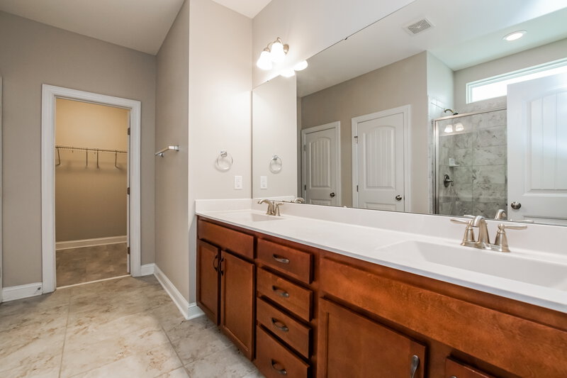 1,915/Mo, 204 Flowers Crest Way Clayton, NC 27527 Main Bathroom View