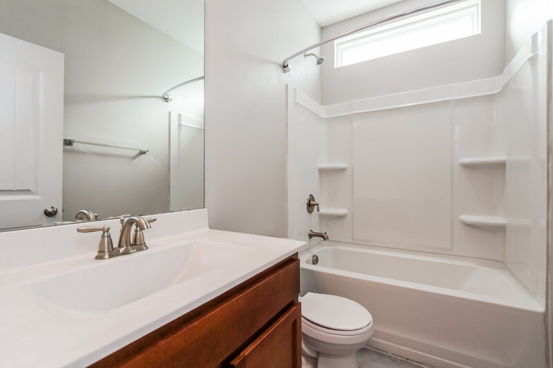 1,915/Mo, 204 Flowers Crest Way Clayton, NC 27527 Bathroom View