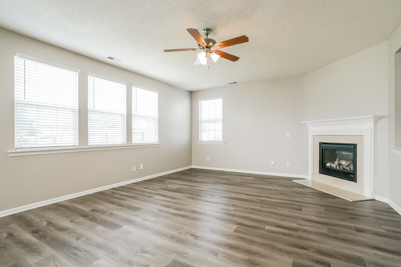 2,185/Mo, 6400 Island Ford Dr Raleigh, NC 27610 Living Room View 2