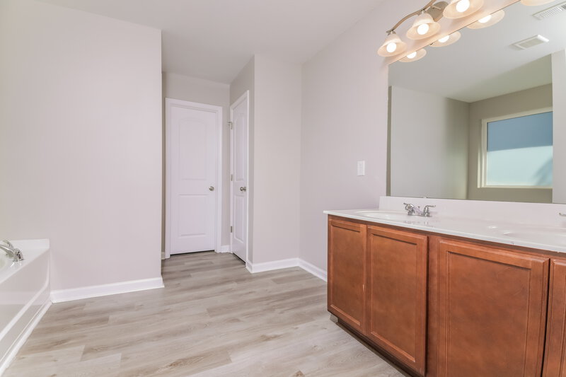 1,975/Mo, 127 Blakeford Dr Wendell, NC 27591 Main Bathroom View