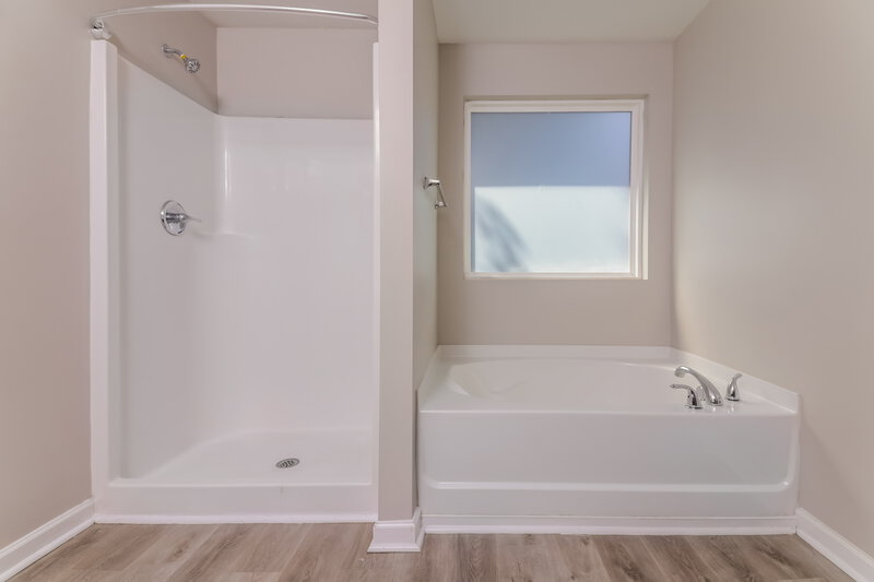 1,975/Mo, 127 Blakeford Dr Wendell, NC 27591 Main Bathroom View 2