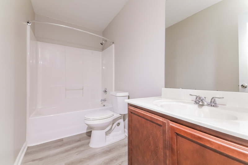 1,975/Mo, 127 Blakeford Dr Wendell, NC 27591 Bathroom View