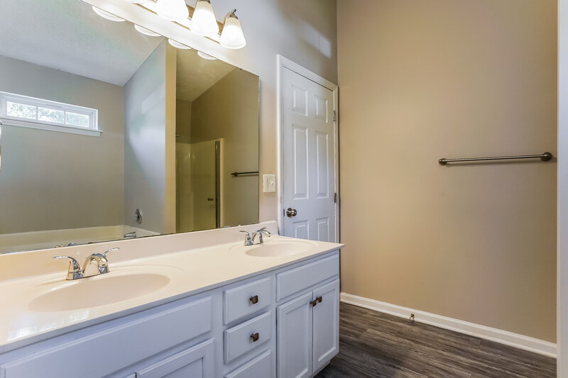 1,930/Mo, 514 Laurens Way Knightdale, NC 27545 Main Bathroom View