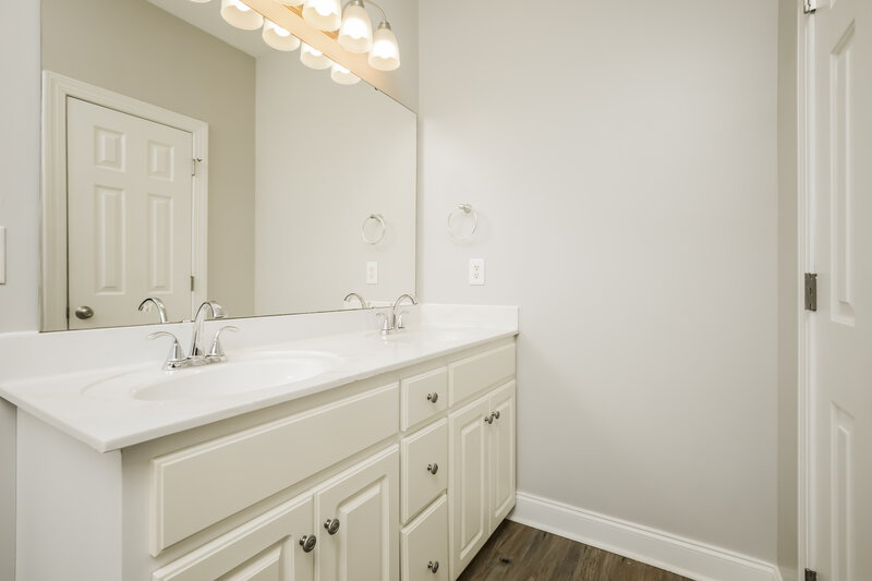 2,235/Mo, 49 E Trafalgar Ct Clayton, NC 27520 Main Bathroom View