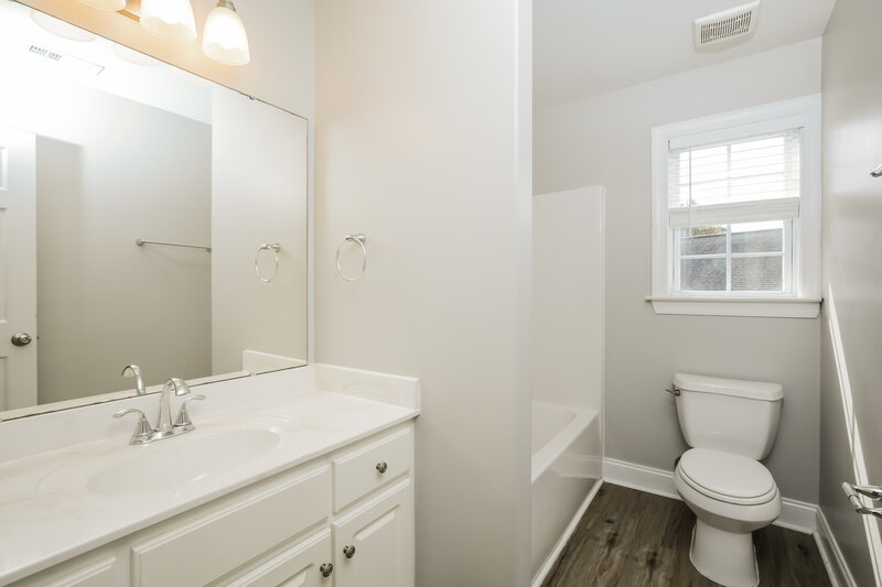 2,235/Mo, 49 E Trafalgar Ct Clayton, NC 27520 Bathroom View
