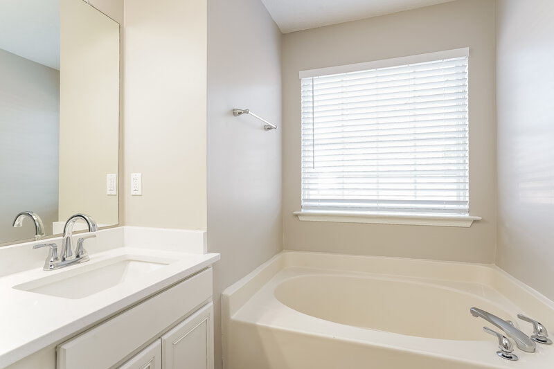 2,130/Mo, 6333 Saybrooke Dr Raleigh, NC 27604 Main Bathroom View