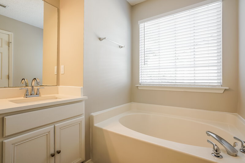 2,000/Mo, 6333 Saybrooke Dr Raleigh, NC 27604 Main Bathroom View