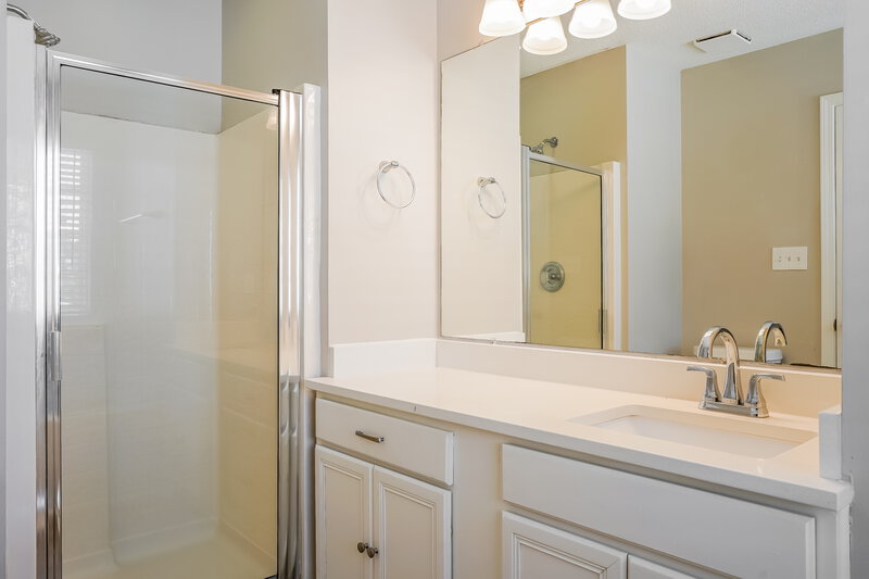 2,000/Mo, 6333 Saybrooke Dr Raleigh, NC 27604 Main Bathroom View 2