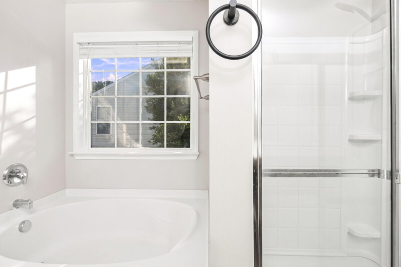 2,180/Mo, 844 Stackhurst Way Wake Forest, NC 27587 Primary Bathroom View