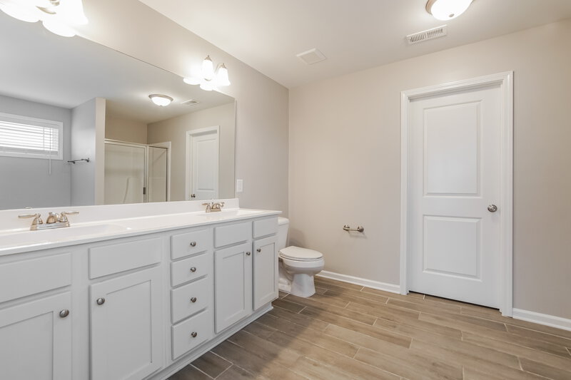 2,190/Mo, 19 Tang Cir Garner, NC 27529 Main Bathroom View