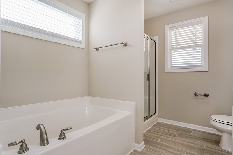 2,185/Mo, 97 Tang Cir Garner, NC 27529 Main Bathroom View