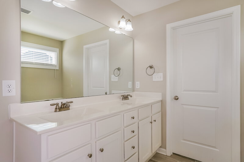 2,185/Mo, 97 Tang Cir Garner, NC 27529 Main Bathroom View 2